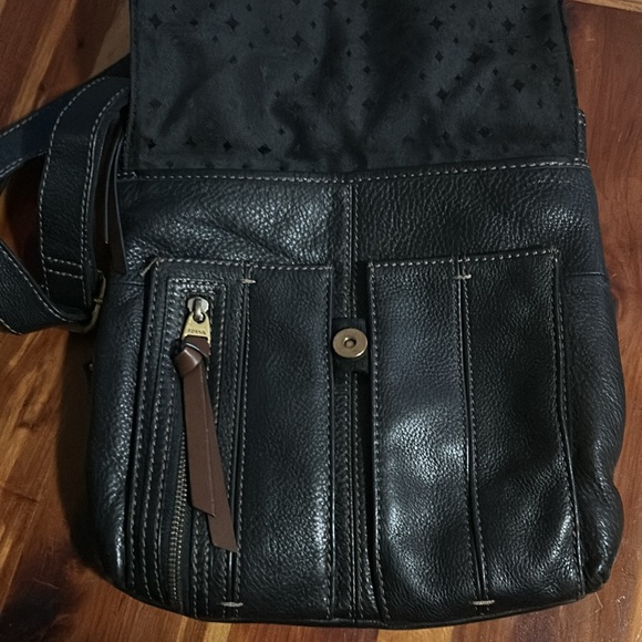 Fossil Leather Crossbody Bag. - Picture 3 of 10